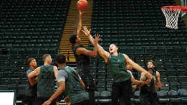 Imagen de portada para Inside Basketball Practice with Coach Scott Nagy Vol. 2